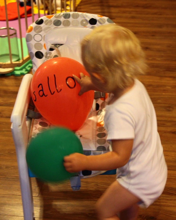 W Krainie Zabawy cz. 2, czyli czytanie globalne i matematyka metodą Domana inaczej (Maja ma 18,5 miesiąca)