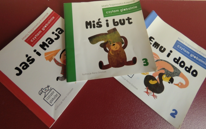 Nieidealne książki do czytania globalnego w języku polskim (Maja ma 22 miesiące)