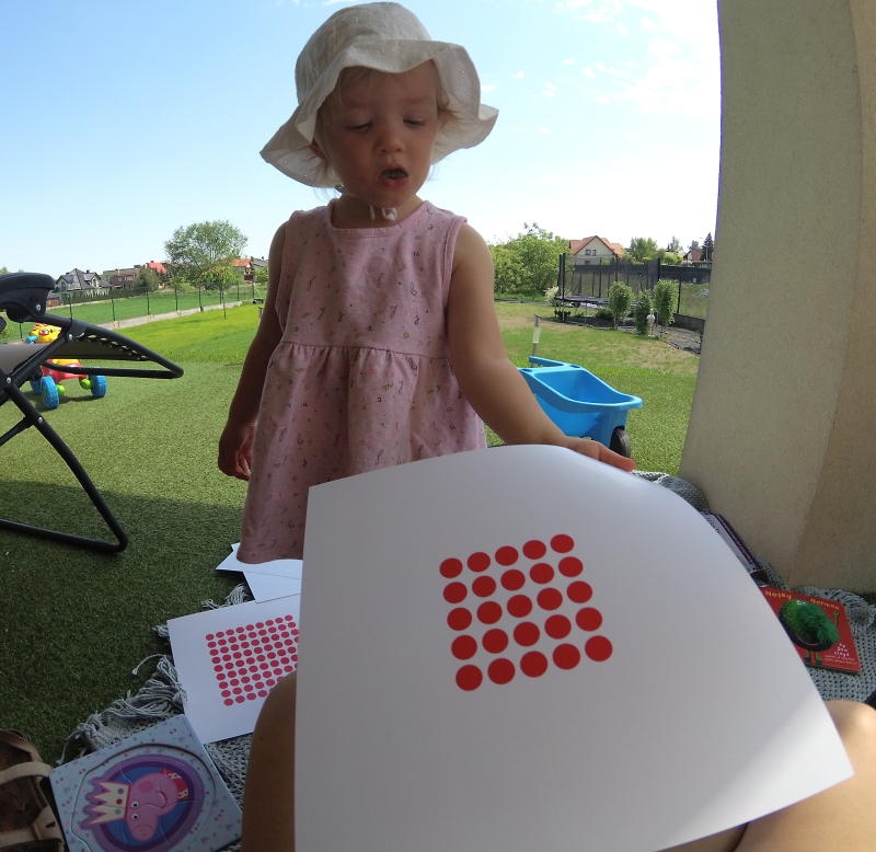 Karty z ułożonymi kropkami