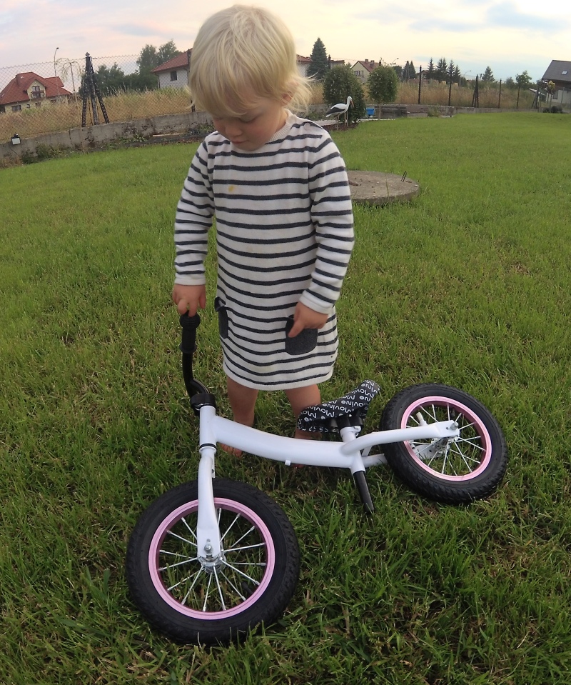 Rozwijanie sprawności fizycznej u dzieci, część 1: chodzący i biegający maluch.