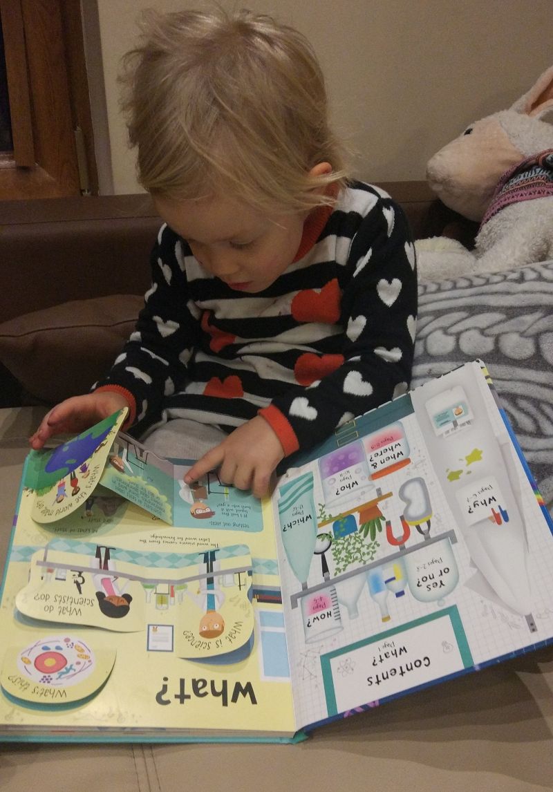 Książki z okienkami Usborne “Questions and Answers”, czyli książkowe programy inteligencji dla malucha (wersja audio)