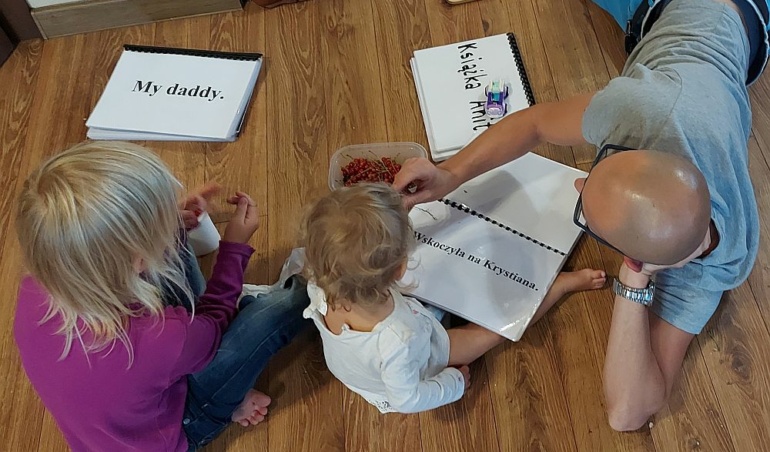 Czytanie globalne z dwójką dzieci