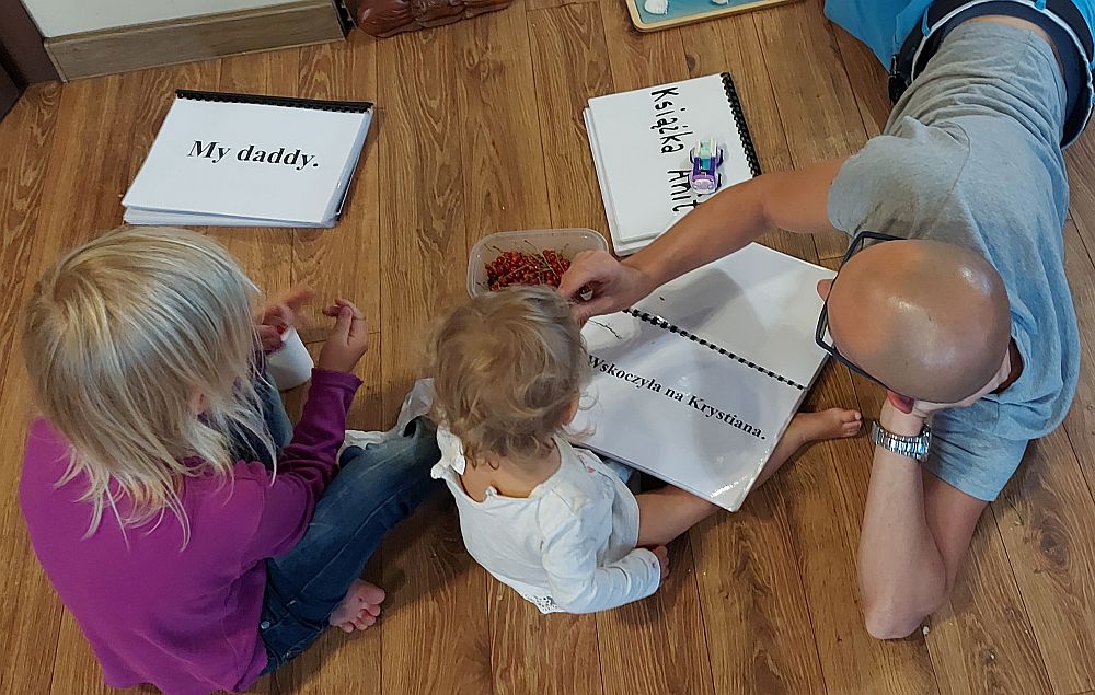 Czytanie globalne z dwójką dzieci